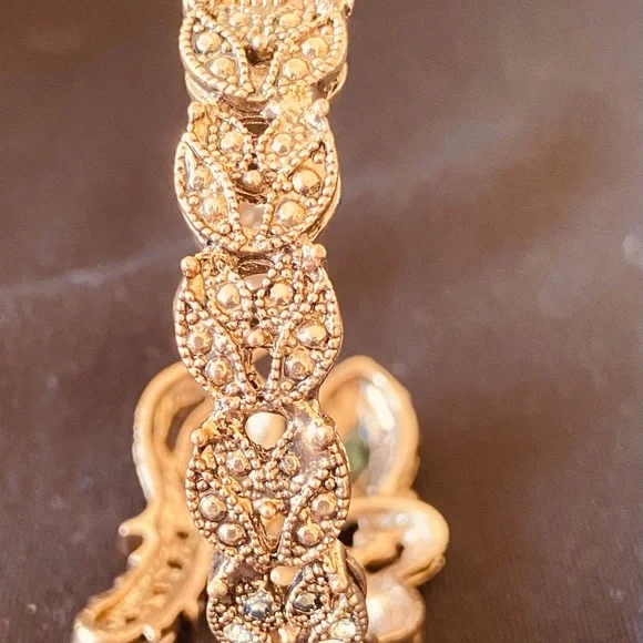 BOHEMIAN GORGEOUS ANTIQUE GOLD BRACELET with Green & Red Beautiful Stones - Picture 8 of 13